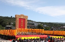 八卦图博望东西伏羲文化蕴含何种“根性”特征成为联系中华儿女的文化基因？
