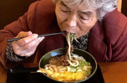 娱乐吃瓜酱老人头像,揭秘娱乐吃瓜酱老人头像背后的故事
